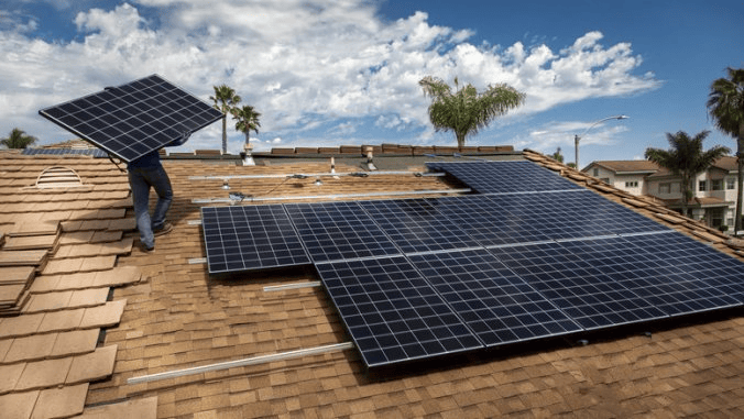 /Střešní fotovoltaika – jak funguje a co od ní očekávat?